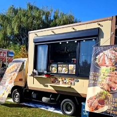 AKI CAFE 様（ローストビーフ丼、ステーキ丼） キッチンカー写真 2